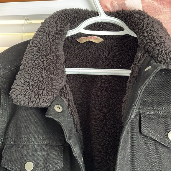 Black denim jacket with fur liner - Picture 2 of 2